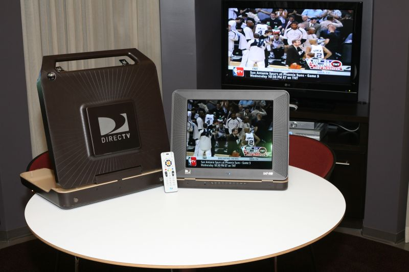 Illustration for article titled Exclusive Pics from USA Today's DirecTV Sat-Go Grope